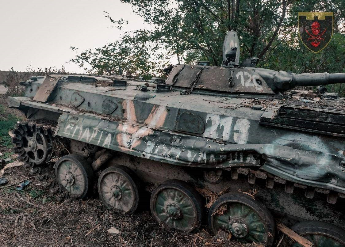 Mặc dù thực tế là Bakhmut vẫn nằm trong sự kiểm soát của quân đội Ukraine, nhưng quân đội Ukraine tại đây đang phải chịu đựng hỏa lực quân Nga bắn phá liên tục. Điều này được chứng minh bằng đoạn video do quân đội Ukraine công bố, được thực hiện cách đây vài ngày.