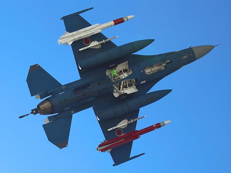 Ngoài ra, F-2 còn được trang bị tên lửa chống hạm ASM-1 và ASM-2. Máy bay được trang bị động cơ phản lực cánh quạt đốt sau General Electric F110-GE-129 có thể đạt công suất lực đẩy 131,7kN; cho F-2 tốc độ tối đa là Mach 2. Nguồn ảnh: Pinterest.