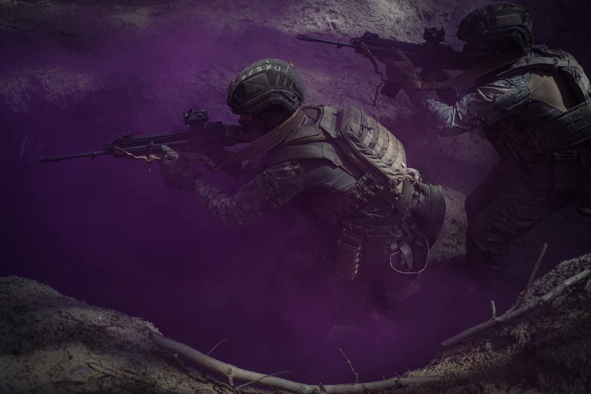 Hiện tổng cộng có ba con đường tới thị trấn Velyka Novosyolka; theo kênh Deep State của Quân đội Ukraine, hiện hai trong số đó đã bị quân Nga cắt đứt hoàn toàn. Còn con đường thứ ba hiện cũng nằm dưới sự kiểm soát hỏa lực của quân Nga. 