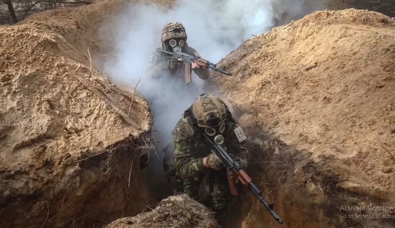 Việc Quân đội Ukraine mất quyền kiểm soát con đường đến Velyka Novoselka, chạy qua làng Novy Komar cũng được xác nhận bởi nguồn tin của Nga. Như vậy tới thời điểm hiện tại, Cụm Vostok của Nga đã cắt đứt hoàn toàn ngôi làng này khỏi Velyka Novosyolka. 