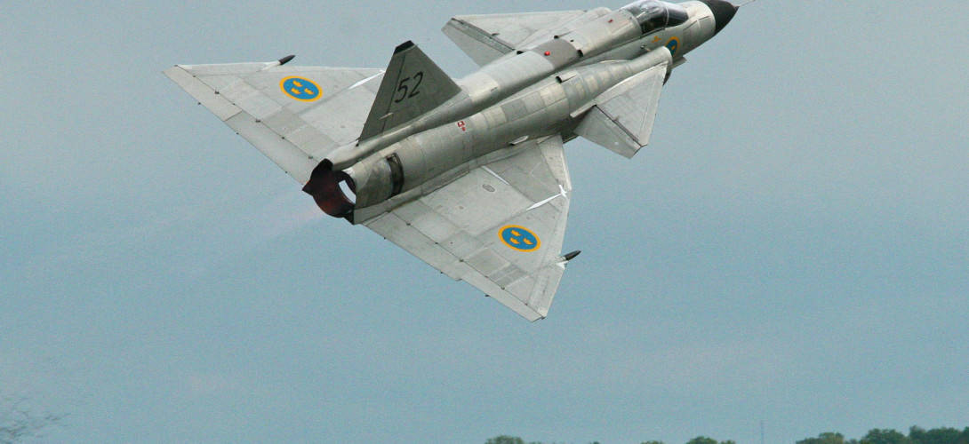 Khi thực hiện tấn công mục tiêu điển hình, Viggen sẽ di chuyển đến mục tiêu với tốc độ nhanh và ở độ cao thấp. Với động cơ mạnh mẽ đã mang lại cho nó khả năng tốc độ siêu thanh ở độ cao thấp. Ở độ cao thấp, AJ 37 Viggen là một trong những máy bay có tốc độ nhanh nhất thế giới.