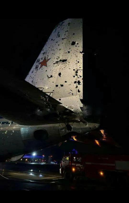 Đánh giá tình hình hiện tại, tuyên bố của Không quân Ukraine có thể “hơi cường điệu”. Quan chức Nga khẳng định, chiếc máy bay chỉ huy không quân Il-22 bị bắn trúng đã quay trở lại sân bay, có thể thấy trong các bức ảnh, phần đuôi của chiếc Il-22 quả thực đã bị tấn công. 