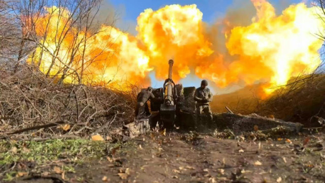 Hỏa lực ác liệt của quân đội Nga đã phủ bóng đen tâm lý lên quân đội Ukraine. Các loại pháo hạng nặng của quân đội Nga đã có mặt tại mặt trận Bakhmut; cùng với đó là các loại đạn dược như pháo nhiệt áp, bom cháy của quân đội Nga cũng được đưa vào thực chiến. 