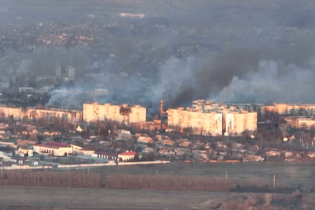 Chiến thuật tác chiến của quân đội Nga đơn giản và thiên về sức mạnh hỏa lực, đôi khi có vẻ thiếu linh hoạt; nhưng chiến thuật này vẫn hiệu quả nhất trên chiến trường Ukraine. Ngay cả khi Ukraine nhận được rất nhiều hỗ trợ tình báo từ Mỹ, Anh và các nước phương Tây khác trong chiến đấu, thì hỏa lực ác liệt của quân đội Nga vẫn chiếm ưu thế hơn tất cả.