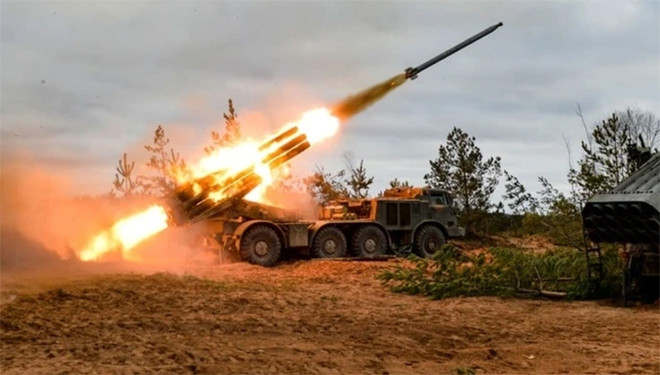 Quân đội Nga đã sử dụng sức mạnh hỏa lực để tiêu diệt sinh lực và phá hủy các công sự phòng ngự kiên cố của quân đội Ukraine, thông qua sức mạnh hỏa lực tập trung theo kiểu bắn “mưa đạn”; do đó tránh được cận chiến không cần thiết và giảm thương vong cho phe mình.