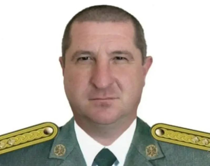 Các nguồn tin của Ukraine viết rằng, họ đã loại khỏi vòng chiến đấu Đại úy Roman Kirichenko vào ngày 24/7, trong một trận đánh ở vùng Volchansk. Trước đó, Lữ đoàn 92 thiệt hại thêm một sĩ quan cấp cao khác, là Chủ nhiệm pháo binh Lữ đoàn 31, Trung tá Alexey Grechka (trong ảnh), người chỉ huy cuộc pháo kích vào Belgorod.