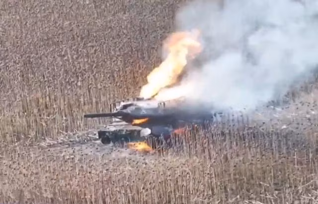 Hiện số xe tăng Leopard 1A5, phần lớn được biên chế tập trung tại Lữ đoàn xe tăng số 5 để làm nhiệm vụ huấn luyện; nhưng một số đã được nâng cấp để sẵn sàng chiến đấu. Rất có thể trong thời gian tới, khi tình hình chiến trường nguy cấp, Lữ đoàn xe tăng số 5 này cũng sẽ được tung vào chiến đấu, mặc dù họ chỉ được trang bị xe tăng đời cũ, làm nhiệm vụ huấn luyện. (Nguồn ảnh: Sina, Ukrinform, Topwar).