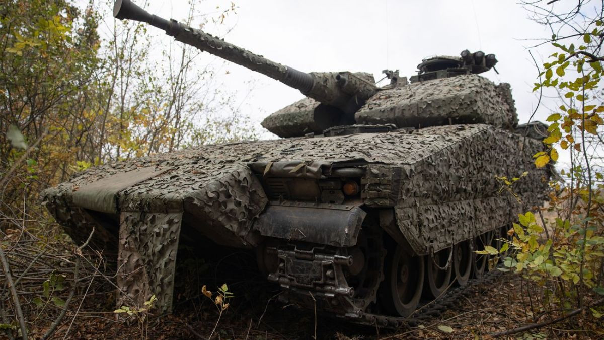 Về phần xe chiến đấu bộ binh CV90, số lượng tổn thất trong chiến đấu không lớn, nhưng một phần đã được bàn giao cho Lữ đoàn 93, nên ước tính số lượng biên chế cho Lữ đoàn 21 không nhiều. Như vậy trên danh nghĩa, Lữ đoàn bộ binh cơ giới 21 là lữ đoàn được trang bị hiện đại bằng vũ khí của Tây Âu. 