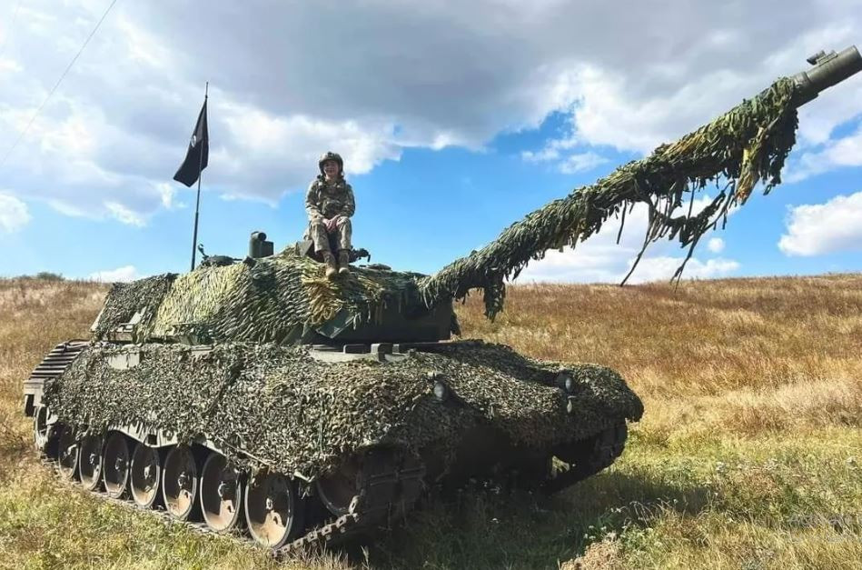 Điều đáng chú ý là thời gian gần đây, do hết xe tăng hiện đại, các nước châu Âu đã cung cấp cho Ukraine hơn 100 xe tăng phiên bản Leopard 1A5 đã loại khỏi biên chế chiến đấu do “tuổi đời đã cao”; chủ yếu để cho Quân đội Ukraine huấn luyện, chứ ít được đưa vào chiến đấu, do khả năng bảo vệ quá kém. 