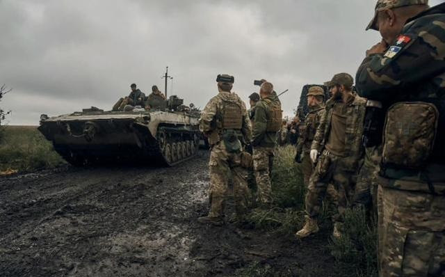 Như vậy quân số tăng viện của Ukraine tới Bakhmut đã tăng tới 40.000 quân tập trung tại tuyến phòng thủ mới Chasiv Yar, nằm ở phía tây Bakhmut. Sau đó, họ tiếp tục tăng thêm 28.000 quân tăng viện sang phía tây nam. 