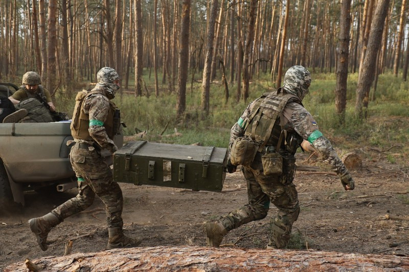 Trong những ngày tới, hai bên có thể giao tranh khốc liệt trên nhiều chiến trường hơn và diễn biến của trận chiến cũng sẽ bị ảnh hưởng bởi nhiều yếu tố khác nhau như tình hình quốc tế, cách bố trí chiến lược của cả hai bên và cách sử dụng chiến thuật cụ thể. (Nguồn ảnh: Kyiv Independent, Ukrinform, X, Topwar, ISW).
