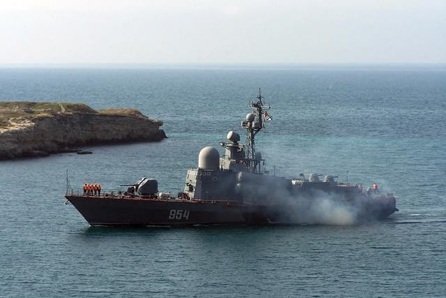 Thứ hai, Hải quân Nga chưa có những chuyển đổi công nghệ và nâng cấp vũ khí mới. Trong thời đại hiện nay, với sự phát triển nhanh chóng của khoa học công nghệ, tác chiến hải quân ngày càng phụ thuộc vào khoa học công nghệ hơn bất cứ lúc nào hết.