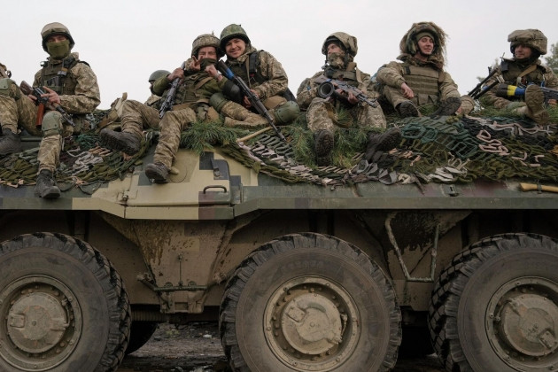 Quân đội Ukraine đang tiến 30 km mỗi ngày, và quân đội Nga đang thiết lập tuyến phòng thủ thứ hai sau khi phải triệt thoái khỏi làng Duchany. Nếu quân đội Ukraine đột phá lần nữa, sân bay Chaplin, một sân bay quan trọng ở bờ đông sông Dnepr, sẽ ở trong tình thế rất nguy hiểm. 