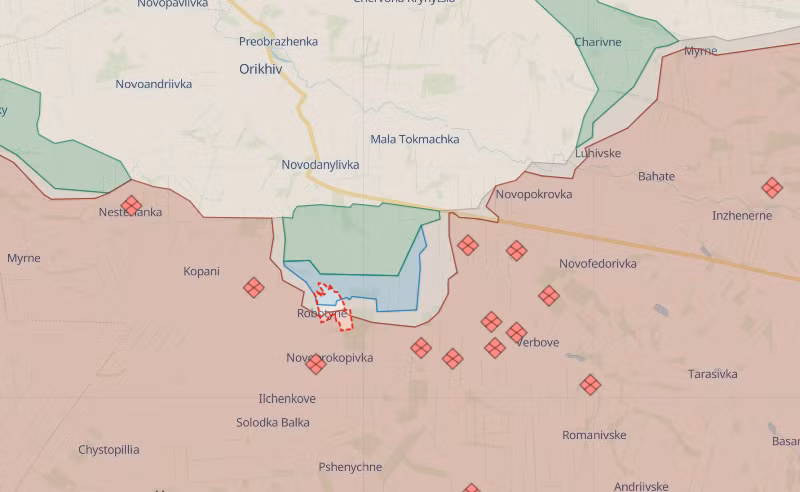 Còn theo hãng tin Mỹ CNN, tình hình ở mặt trận tại các làng Rabotino và Pyatikhatki trên hướng Zaporozhye tiếp tục căng thẳng. Những nỗ lực mới nhất của Quân đội Ukraine nhằm chọc thủng trận địa phòng ngự của Nga đã kết thúc không thành công; hàng nghìn lính Ukraine đã bị loại khỏi vòng chiến đấu.