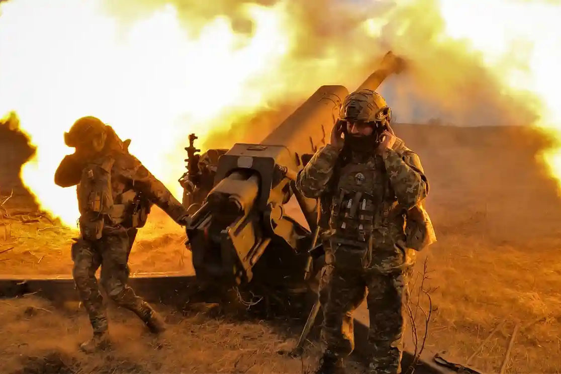 Để bảo vệ tuyến phòng thủ này, Quân đội Ukraine đang căng mình chống đỡ các đòn tấn công của Quân đội Nga trên các khu vực trống trải ở phía tây thành phố Avdiivka bằng mọi giá. Tuy nhiên, khu vực này chủ yếu là đất trống và đất nông nghiệp, Quân đội Ukraine không có tuyến phòng thủ hầm bê tông cốt thép vững chắc để chiến đấu. 