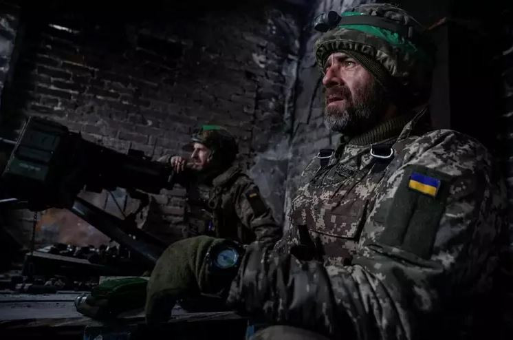 Tại sao cuộc "phản công mùa xuân" của Ukraine không thể tiến hành xung quanh Bakhmut? Lý do thực ra rất đơn giản, quân Nga không chỉ tập trung cắt đứt huyết mạch trong thành phố, mà còn tấn công liên tục các cụm tấn công của quân đội Ukraine, để tạo thế chiến dịch. 