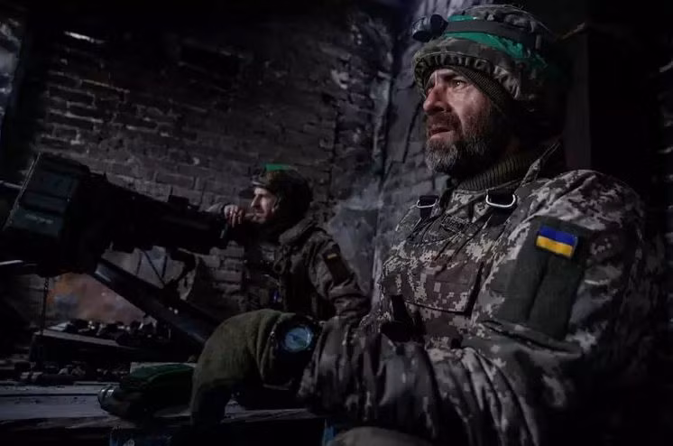 Tại sao cuộc "phản công mùa xuân" của Ukraine không thể tiến hành xung quanh Bakhmut? Lý do thực ra rất đơn giản, quân Nga không chỉ tập trung cắt đứt huyết mạch trong thành phố, mà còn tấn công liên tục các cụm tấn công của quân đội Ukraine, để tạo thế chiến dịch. 