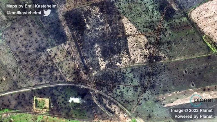 Không dừng lại ở đó, lính đánh thuê của Wagner với sự phối hợp của không quân và pháo binh Quân khu phía Tây của Nga còn tiếp tục đánh bật quân Ukraine bảo vệ nhưng con đường dã chiến. Điều này khiến hệ thống phòng ngự của quân Ukraine trong thành phố sụp đổ nhanh hơn.