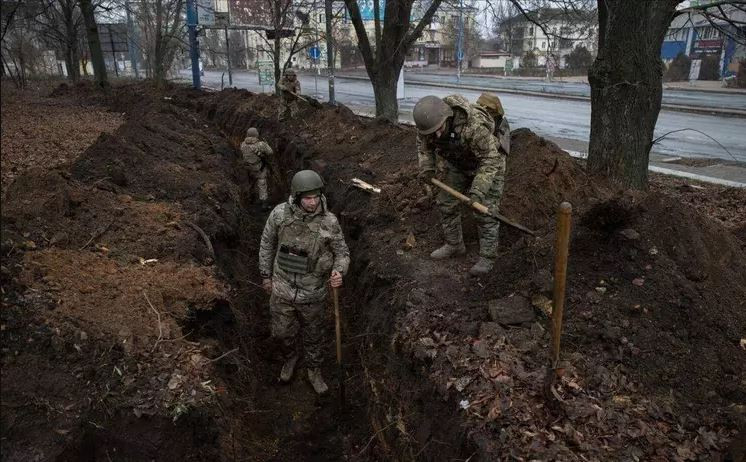 Sân chơi dành cho trẻ em bên ngoài thành phố hiện cũng đã nằm trong tầm kiểm soát của lính đánh thuê Wagner. Cần phải chỉ ra rằng, do phía tây bắc thành phố Bakhmut có nhiều khu dân cư và biệt thự nhỏ, nên quân Ukraine đang phải đối mặt với tình trạng thiếu các tòa nhà lớn kiên cố để trú ẩn. 
