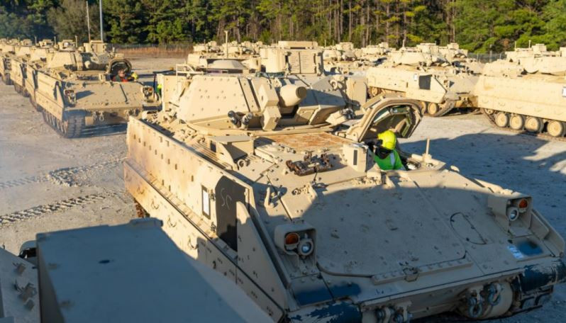 Bộ Quốc phòng Nga hôm 3/2 tuyên bố công khai rằng, Mỹ và các nước phương Tây khác đã cam kết cung cấp cho Ukraine một số lượng lớn vũ khí hạng nặng và vũ khí sát thương như xe tăng, xe bọc thép chiến đấu và tên lửa tầm xa cho mục đích tấn công; để tăng cường khả năng phản công của quân đội Ukraine.