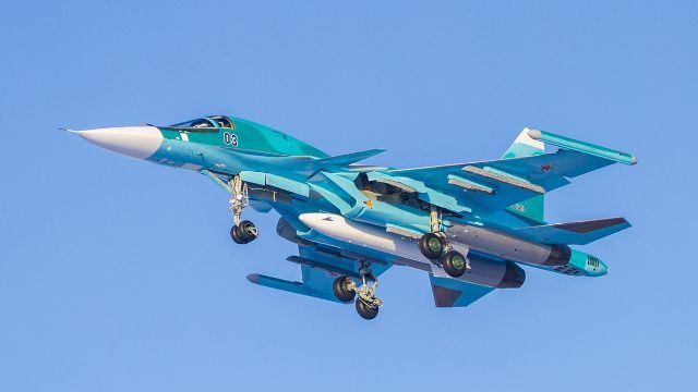 Nhưng việc lựa chọn tiêm kích bom Su-34 làm nền tảng chính để phóng tên lửa Kinzhal, là điều bất ngờ. Vì hiện nay, nó đặt ra những thách thức mới cho các hệ thống phòng không của Ukraine và cả phương Tây, vốn không được chuẩn bị để phát hiện tên lửa siêu thanh.