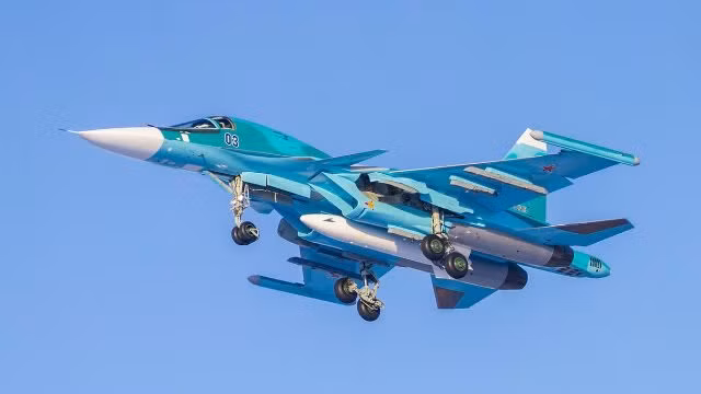 Nhưng việc lựa chọn tiêm kích bom Su-34 làm nền tảng chính để phóng tên lửa Kinzhal, là điều bất ngờ. Vì hiện nay, nó đặt ra những thách thức mới cho các hệ thống phòng không của Ukraine và cả phương Tây, vốn không được chuẩn bị để phát hiện tên lửa siêu thanh.