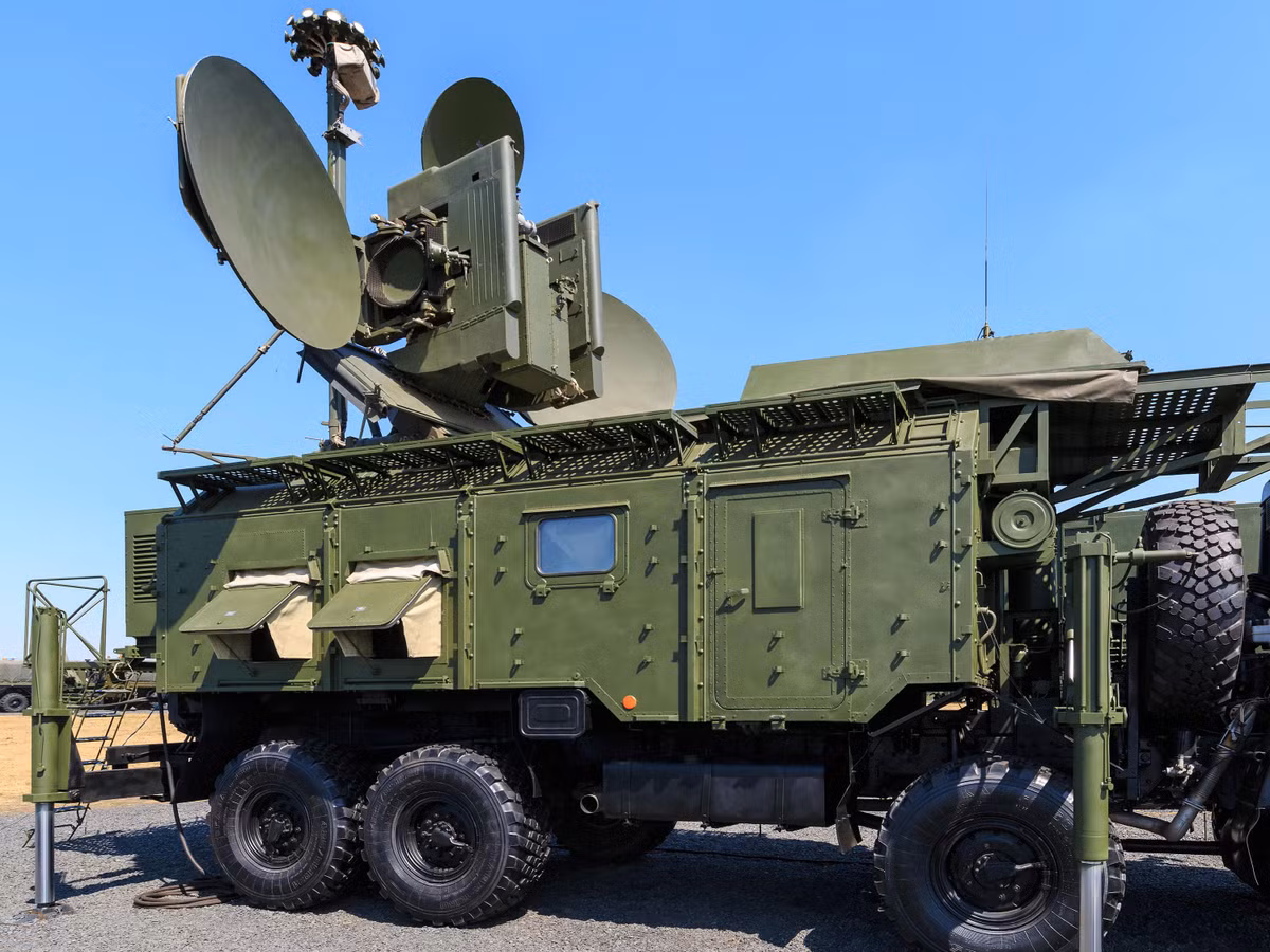 Giờ đây, các thiết bị tác chiến điện tử của Quân đội Nga đang gây nhiễu tín hiệu vệ tinh GPS rất mạnh, điều mà trước đây không quan sát thấy. Chúng mạnh đến mức tác động vượt xa ra ngoài khu vực xung đột của Ukraine, ảnh hưởng đến các chuyến bay thương mại. Ảnh:TG@Vadim.