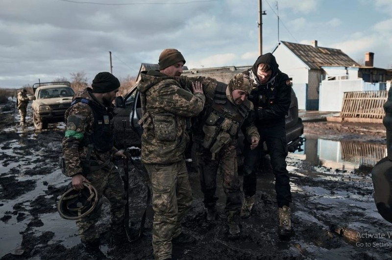 Để đáp trả, quân Ukraine tung quân dự bị vào trận và tích cực phản công, có ít nhất năm lần đột phá của quân Ukraine đã được ghi nhận trong khu vực làng Malaya Loknya, với sự tham gia của tới 50 lính và xe chiến đấu bọc thép. Tuy nhiên, mọi đợt phản công của quân Ukraine ở những khu vực này đều không thành công.