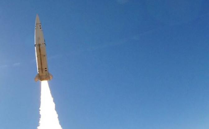 Bộ Quốc phòng Nga vào ngày 25/10 cho biết: "Trong khoảng thời gian 24 giờ qua, phòng không Nga đã đánh chặn hai tên lửa chiến thuật ATACMS, một tên lửa đất đối không S-200 được chuyển đổi để tấn công các mục tiêu mặt đất, 2 tên lửa bức xạ HARM và 2 tên lửa phóng loạt HIMARS của Ukraine".