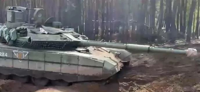 Sư đoàn tăng 80 được lãnh đạo Quân đội Nga trao tặng danh hiệu "Cận vệ" vì sự dũng cảm trong chiến đấu sau khi xung đột Nga-Ukraine bắt đầu vào năm 2022. Nhìn chung, Sư đoàn xe tăng cận vệ 90 là đơn vị tinh nhuệ và hùng mạnh hàng đầu của Quân đội Nga. 