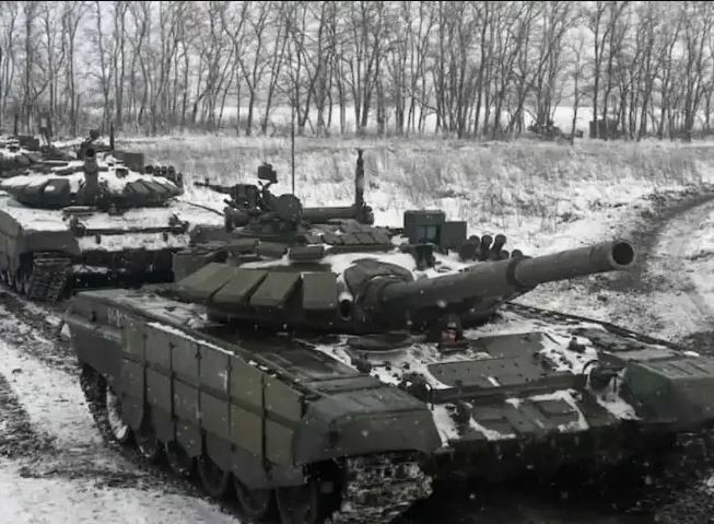 Sự xuất hiện của Sư đoàn tăng cận vệ 90 tại Avdiivka có thể tác động tới tương quan lực lượng giữa hai bên. Sau khi được tăng cường thêm quân tiếp viện, quân Nga tấn công quyết liệt hơn ở các hướng Tây Bắc, Tây Nam và Nam Avdiivka.