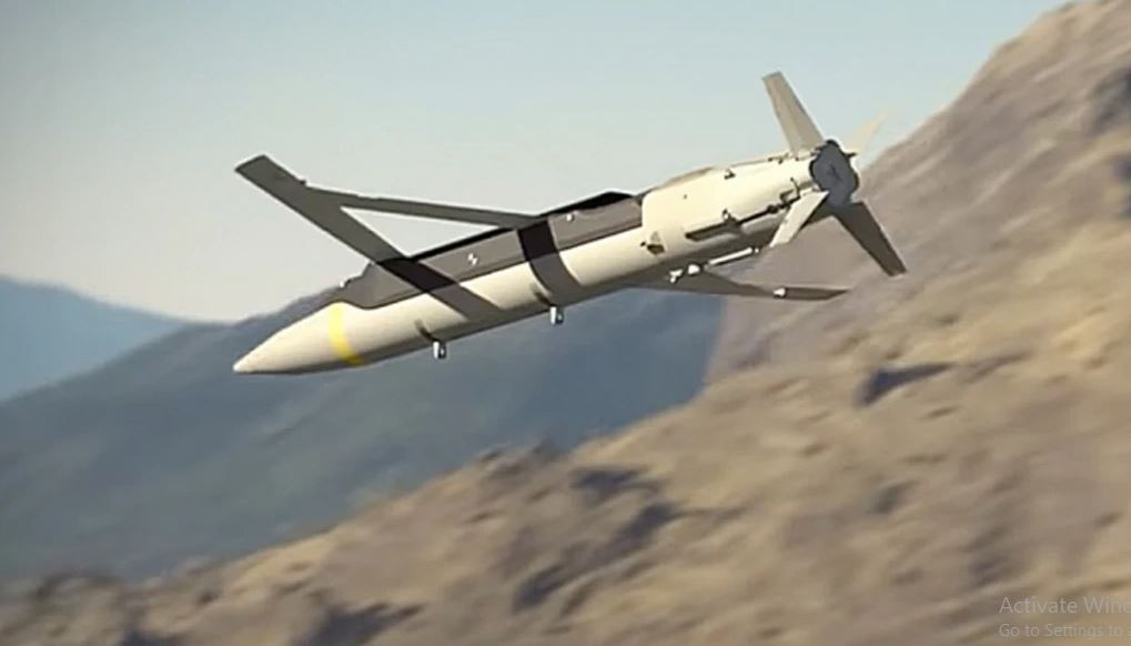 Còn tờ Izvestia của Nga đưa tin, ông Denis Pushilin, lãnh đạo khu vực Donetsk được Nga ủng hộ, cho rằng việc Mỹ cung cấp GLSDB với tầm bắn khoảng 150 km cho Ukraine, chỉ có thể chứng minh mục tiêu “phi quân sự hóa” Ukraine của Nga “là cần thiết”.