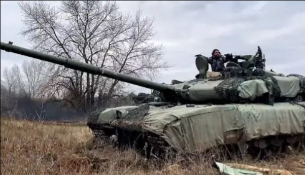 Ngoài ra, Sư đoàn còn có một trung đoàn bộ binh cơ giới (Trung đoàn 228), một trung đoàn pháo tự hành (Trung đoàn 400), một lữ đoàn pháo phản lực phóng loạt (Lữ đoàn 232) và một trung đoàn phòng không. Khả năng chiến đấu của Sư đoàn rất mạnh.