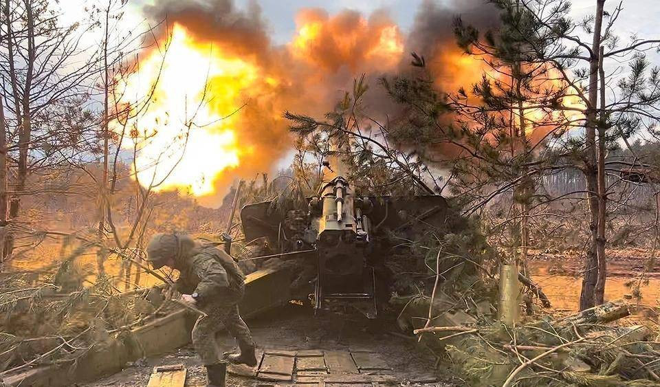 Quân đội Ukraine hôm nay cố gắng tiến hành phản công tại khu vực đoạn đường cao tốc Ivanovskoye (Krasnoe) – Bakhmut. Tuy nhiên, pháo binh Nga đã phá hủy một số phương tiện bọc thép, buộc quân Ukraine phải lùi về vị trí xuất phát tiến công; đồng thời loại khỏi vòng chiến đấu nhiều quân Ukraine.