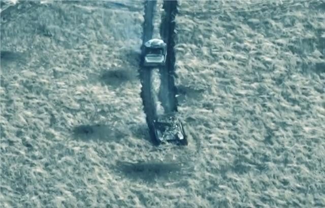 Tuy nhiên, trận chiến khốc liệt này cũng mang lại thương vong rất lớn cho Quân đội Nga. Victor Kavlyuk, chuyên gia tại Trung tâm Chiến lược Quốc phòng Ukraine chỉ ra rằng trong tháng 10, số thương vong của Quân đội Nga lên tới 57.500, một con số cũng gây sốc. Ngoài ra, xe tăng, xe bọc thép và các loại vũ khí hạng nặng khác của Quân đội Nga cũng chịu tổn thất nghiêm trọng, chắc chắn đã ảnh hưởng không nhỏ đến hiệu quả chiến đấu của Quân đội Nga.