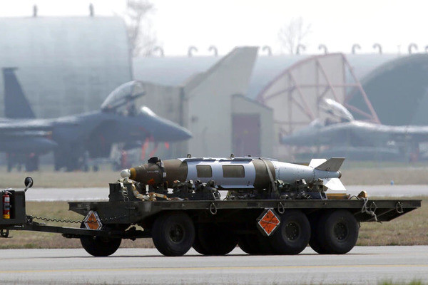 Kể từ đó đã có nhiều thông tin cho rằng, Mỹ muốn triển khai tên lửa hạt nhân trên đất liền ở châu Âu và các loại vũ khí, thiết bị khác bị cấm bởi các hiệp ước trước đây.