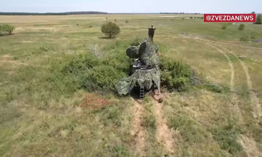 Tờ AGC News viết rằng, việc vô hiệu hóa hàng loạt UAV của Ukraine có thể liên quan đến hoạt động của các trạm tác chiến điện tử di động, mới xuất hiện gần đây ở mặt trận. Quân đội Nga không chỉ cải thiện năng lực tác chiến điện tử, mà còn sử dụng UAV để điều chỉnh hỏa lực pháo binh.