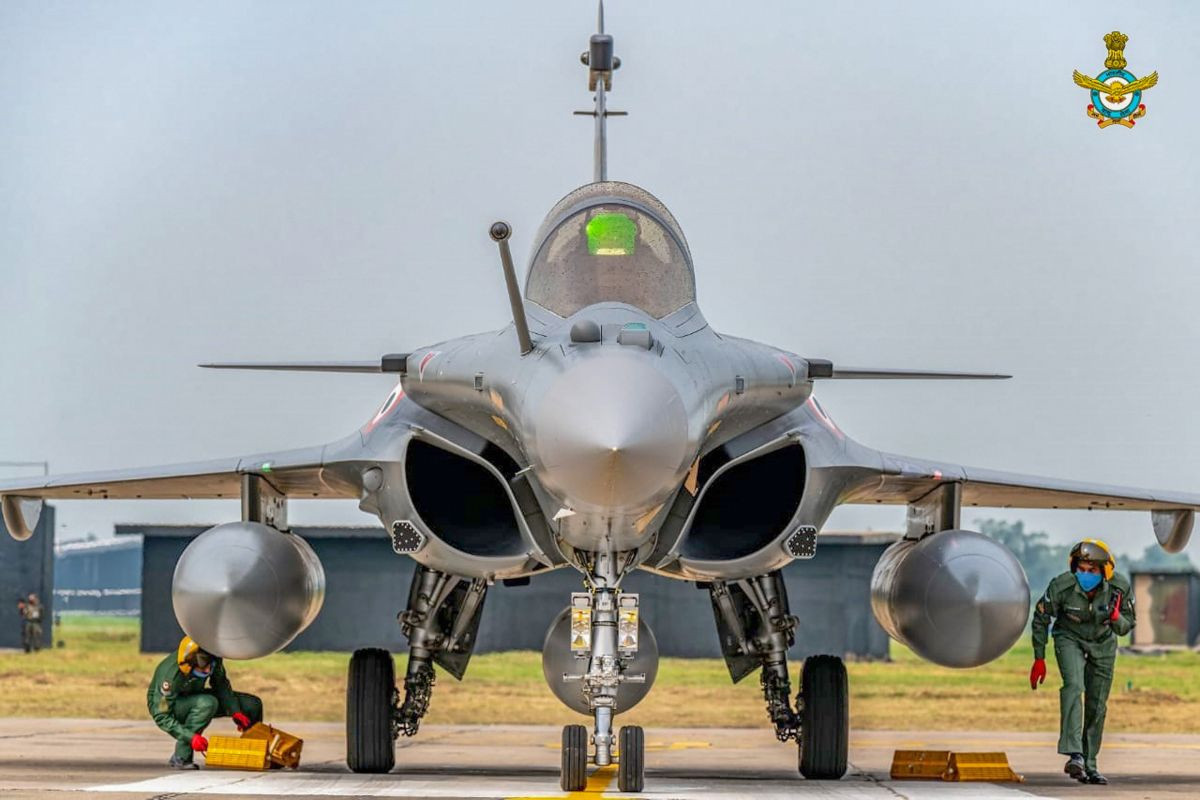 Rafale cũng đã được tiếp thị rộng rãi để xuất khẩu, khoảng 20 nước đã bày tỏ sự quan tâm tới Rafale, nhưng do giá thành cao nên tính tới năm 2021, Rafale mới tìm được 4 khách hàng mua loại máy bay này (Ai Cập mua 54 chiếc, Hy Lạp mua 18 chiếc, Ấn Độ và Qatar mỗi nước mua 36 chiếc).