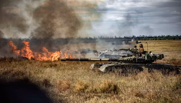 Cơ quan tình báo Mỹ cho biết, hiện quân đội Nga vẫn kiên trì tiến hành các cuộc tiến hành thành công hàng ngày theo hướng Bakhmut và Soledar. Tuy nhiên là các trận địa phòng ngự của Quân đội Ukraine tại khu vực này, được xây dựng liên hoàn, vững chắc trong 8 năm qua, nên không dễ để quân Nga vượt qua trong “một sớm, một chiều”.