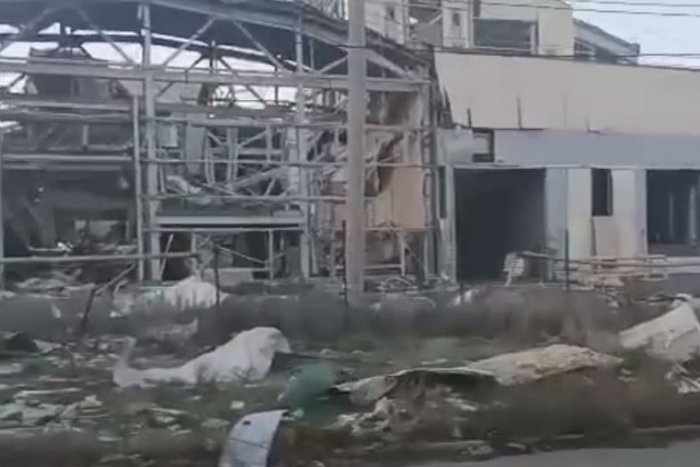 Trong tương lai gần, các lực lượng Ukraine cũng có khả năng rút khỏi các vị trí phòng ngự của họ ở Marinka và Pervomyski, do các cuộc tấn công dữ dội của lực lượng dân quân Donbass thân Nga, lực lượng bán quân sự của Nga, cùng với một số lượng lớn máy bay không người lái.