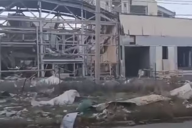 Trong tương lai gần, các lực lượng Ukraine cũng có khả năng rút khỏi các vị trí phòng ngự của họ ở Marinka và Pervomyski, do các cuộc tấn công dữ dội của lực lượng dân quân Donbass thân Nga, lực lượng bán quân sự của Nga, cùng với một số lượng lớn máy bay không người lái.