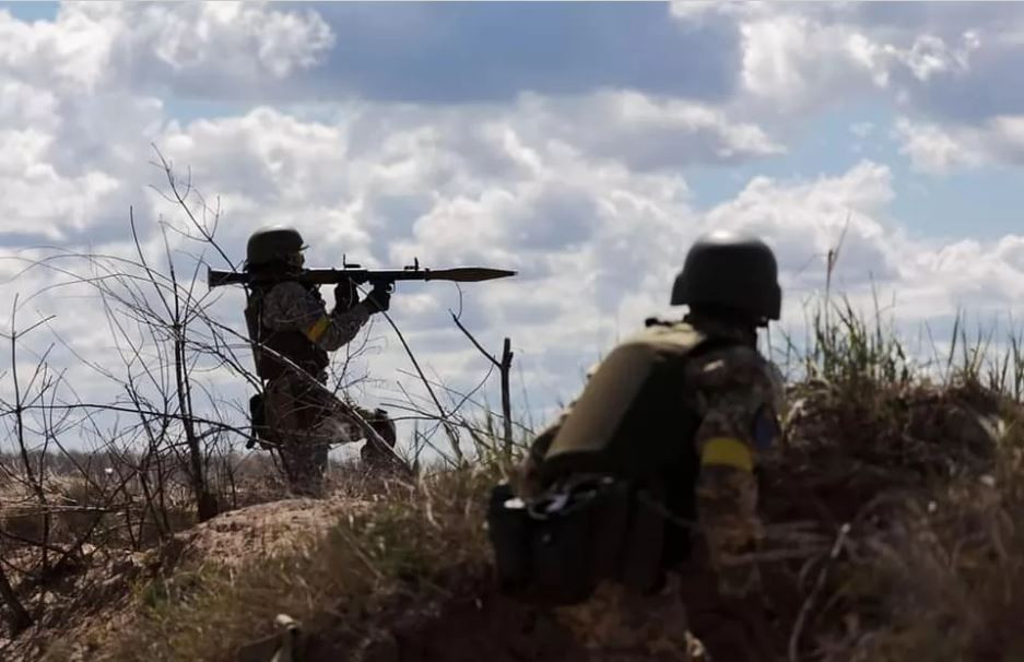 Việc Quân đội Nga giành được quyền kiểm soát thành phố Bakhmut có thể là bước cuối cùng trong cuộc chiến Donbass và Slavyansk ở phía tây bắc. Khi lực lượng phòng ngự của Ukraine ở Bakhmut thất thủ, quân đội Nga sẽ tái quyền kiểm soát cuối cùng đối với các mạch máu giao thông tại Donbass. 