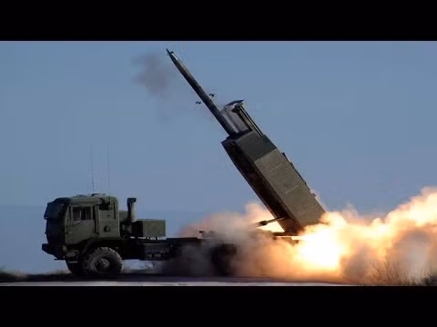 Lãnh đạo Lầu Năm Góc mong Tổng thống Biden chấp thuận việc Mỹ cung cấp những hệ thống Tên lửa pháo binh cơ động cao HIMARS của Lockheed cho Ukraine. Hiện Quân đội Mỹ đã triển khai 4 hệ thống này ở châu Âu, sử dụng loại đạn có tầm bắn 80km. Do vậy, chúng có thể nhanh chóng được chuyển đến Ukraine và quá trình huấn luyện có thể bắt đầu ngay lập tức.