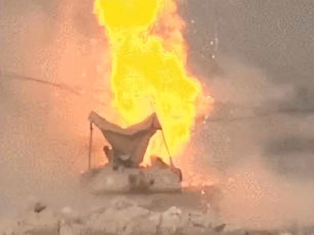 Trên thực tế, khi đối mặt với tên lửa chống tăng, thì ngay cả M1A2, từng được mệnh danh là xe tăng mạnh nhất thế giới, số phận cũng không “sáng sủa” hơn. Minh chứng cho điều này, là rất nhiều xe tăng M1A2, đã bị phá hủy ở chiến trường Trung Đông, và rất ít thành viên tổ lái có thể thực sự thoát thân.