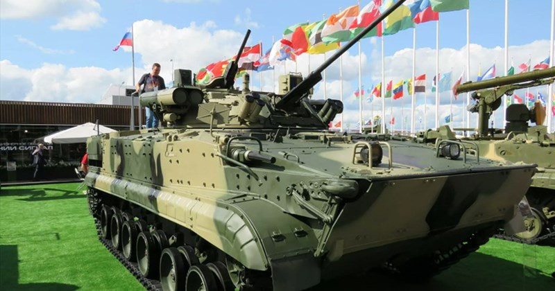 Loại pháo 30mm 2A42 thường được lắp trên xe chiến đấu bộ binh dòng BMP-2, BMP-3 và BMD-4M; các loại xe chiến đấu bộ binh và xe chiến đấu bánh lốp dòng BTR và có tính phổ biến rất cao đối với cả Nga và Ukraine.