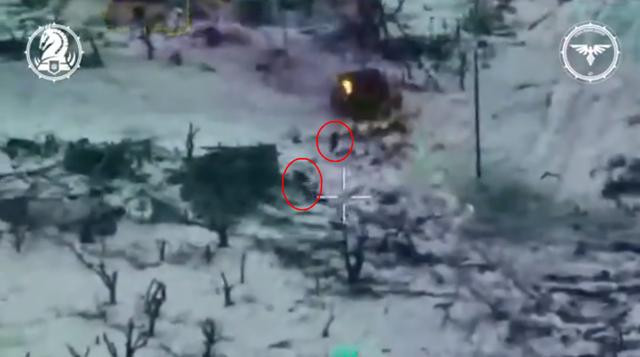 Qua video có thể thấy lái xe tăng T-90M hoảng loạn, điều khiển chiếc xe tăng bị thương, tiếp tục chạy xuyên qua bụi rậm, hy vọng lái xe vào đống đổ nát và trốn càng sớm càng tốt. Tuy nhiên cuối cùng anh ta đã đâm vào một cái cây lớn và dừng lại.