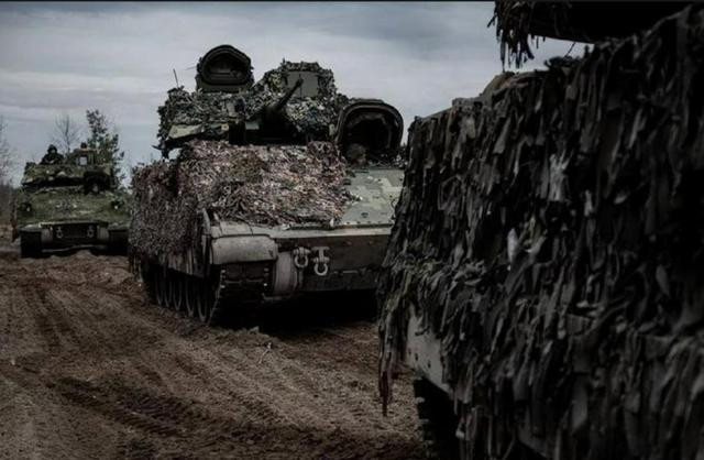 Để làm được điều này, hai chiếc M2A2 đã sử dụng một chiếc để thu hút sự chú ý của T-90M, chiếc còn lại tấn công phía sau, khóa chiếc tăng T-90M vào đó; sau đó cả hai bên tuyến hỏa lực bắn cùng lúc và cuối cùng làm “mù” chiếc T-90M.