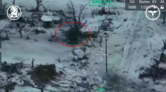 Mặc dù chiếc T-90M bị trúng nhiều phát đạn 25mm của hai chiếc Bradley, nhưng kíp xe vẫn điều khiển xe rút lui về phía sau. Tuy nhiên lúc này đã xảy ra một sự cố, đó là khi T-90M đang di chuyển, tháp pháo liên tục quay không biết lý do; nhưng chiếc xe tăng Nga lúc này đã mất khả năng chiến đấu.