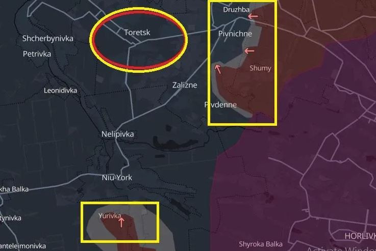 Tại một chiến trường trọng tâm khác là Toretsk, quân Nga đã chiếm trung tâm thị trấn New York (tên cũ là Novgorodskoye), Quân đội Nga đã mở rộng thành công vùng kiểm soát và các trận đánh ác liệt giữa hai bên đã diễn ra ở khu vực trung tâm thị trấn.