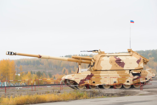 Với bản đồ điện tử kỹ thuật số trên 2S19M2, giúp kíp xe tăng khả năng định vị mục tiêu trong địa hình phức tạp, cho phép việc triển khai tổ hợp pháo tự hành này nhanh và hiệu quả hơn; thời gian phản ứng hỏa lực được rút ngắn đáng kể xuống còn 3 phút. 